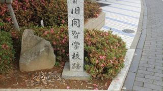 当初は南深志本町（現・松本市中央2丁目）にあったが、昭和39年（1964年）に現在地に移築された。