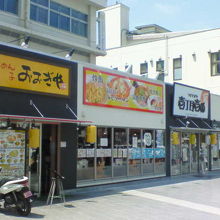 松本駅に併設して建っているラーメン屋です。