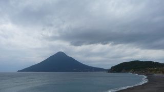 ウミガメが産卵に来る長崎鼻