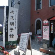 観光スポットの堺町通りにある