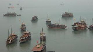 船上でのんびり＆洞窟散策