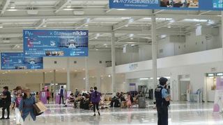 すっきり綺麗な白で広々している第2ターミナル