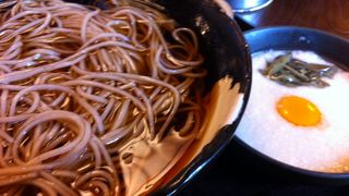 とろろそばがおいしい。