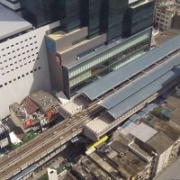 部屋からBTSサラデーン駅が見えます。