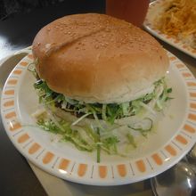 ハンバーガー。。。でっかい。