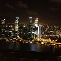 有名な屋上プールです！風が強くて寒かった