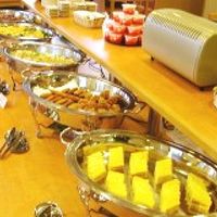 朝食はバイキング形式でした