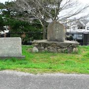 日本で最初に造られた堤防とされる「茨田堤(まんだのつつみ)」の碑