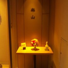 エリベーターを降りたら素敵な入り口