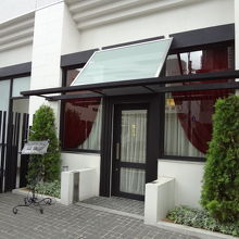 こちらは西麻布に移転した竜土軒