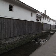 建ち並ぶ蔵の風景