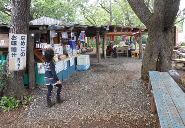 小仏城山山頂にある八王子側の茶屋