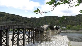 空港の名前にもなった錦帯橋ってどんなとこ？