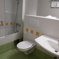 ヨーロッパにありがちな標準的なバスルーム。