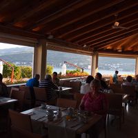 明るく開放的な朝食レストラン。