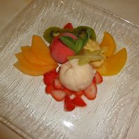 食事のレベルは比較的高い、サービスもいいし、盛り付けもきれい