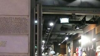 言わずと知れたナイキです