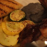 夕食。この他にも民族料理っぽいものもありました。