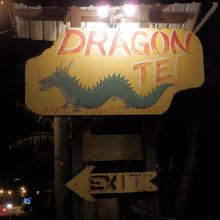 コロール中心地から空港寄りにある。バス停留所。