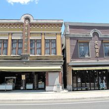 存在感ある看板建築