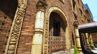 南欧スタイルのビル