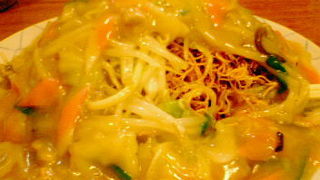 眼鏡橋近くの川沿いのちゃんぽん・皿うどんメインの店