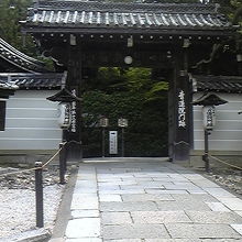 静かなたたずまいの三門跡