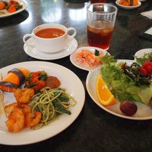 人気メニューを少しずつ・・・