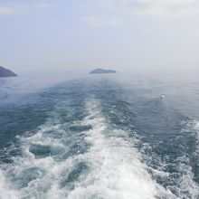 船から見る竹生島