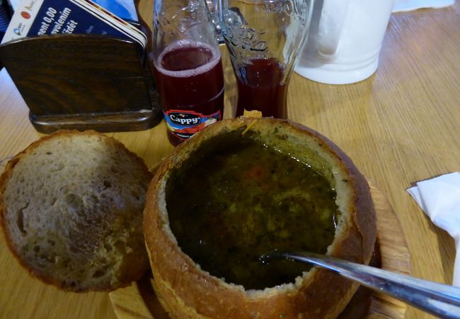 観光客向けだが活気がある