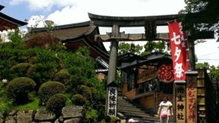 縁結びの神　若い人がたくさんお参りしていた