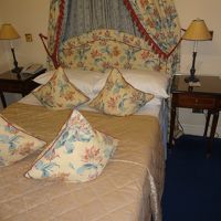 部屋は広くはありませんが、ベッドがかわいくて女の子にお勧め