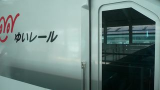 空港から市街まですぐ。