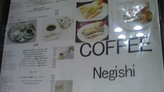 なかなか新宿らしいカフェでいいですね。