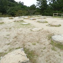 天守閣基礎の石が残っているだけです