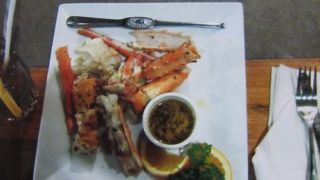 テラス席で生バンドの演奏を聴きながら