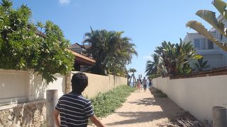 とても綺麗で静かなビーチです。