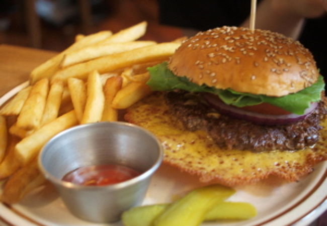 チーズスカートバーガーが有名