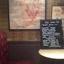 ランチメニューは黒板に