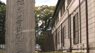 浄水とともに石のお地蔵様が出現した