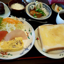 朝食　パン　ご飯選択出来ます。