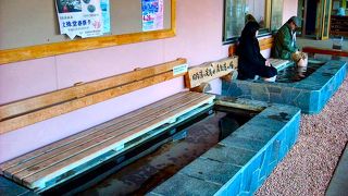 熱過ぎずに大変良い足湯です