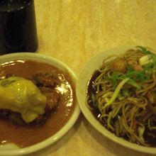 店員さんのオススメでビーフ煮込みチーズがけを注文