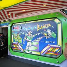 小さい子供には難しいシューティングアトラクション By Rochefort バズライトイヤーのアストロブラスターのクチコミ フォートラベル