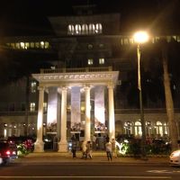 夜はこんな外観