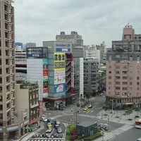 朝の、窓から見た眺め