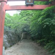 古き素朴な神社。末社須賀神社は有名