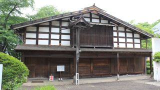 東日本で最も古い町家造りの建築物で～す。