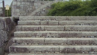 表門が復元されています。