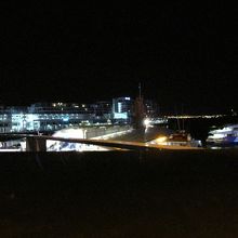 テラス席から見える港の夜景